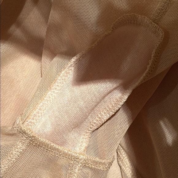 NWOT High-Waisted Shapewear Shorts Removable Pads for Hips - Picture 4 of 5